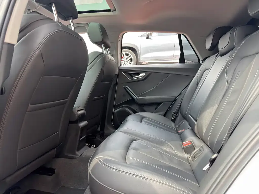 Audi Q2L 2023 из CN, фото 4
