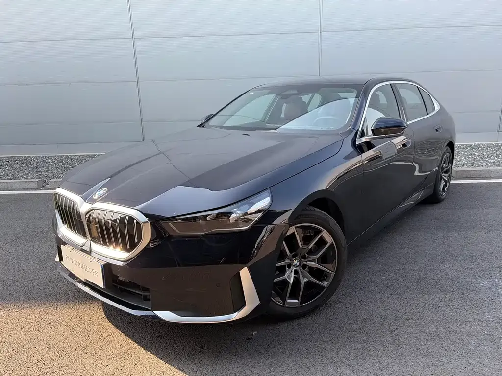 BMW 5 Series — фото 1