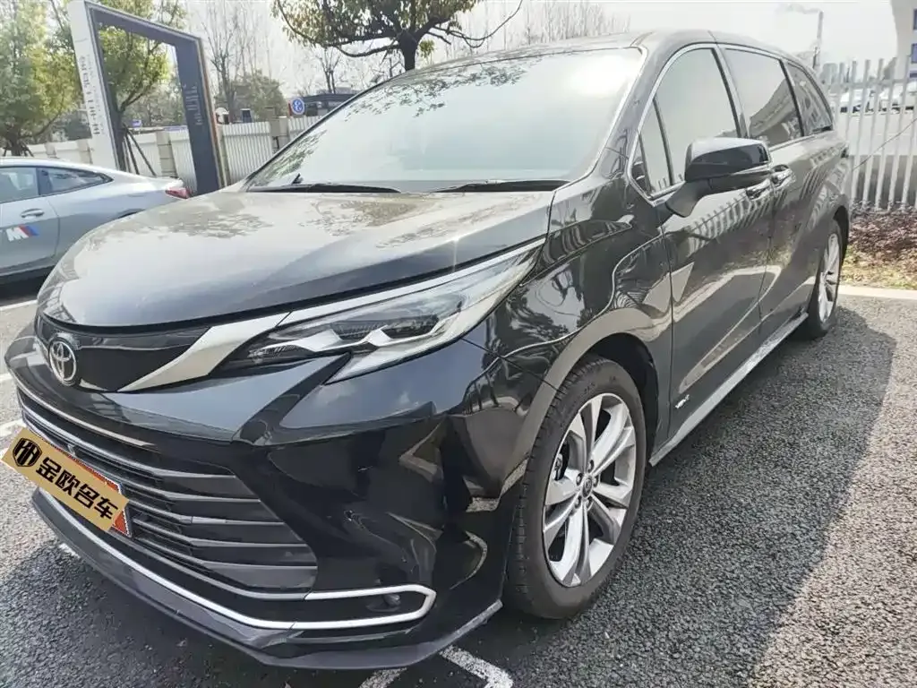 Toyota Sienna 2025 из CN, фото 1