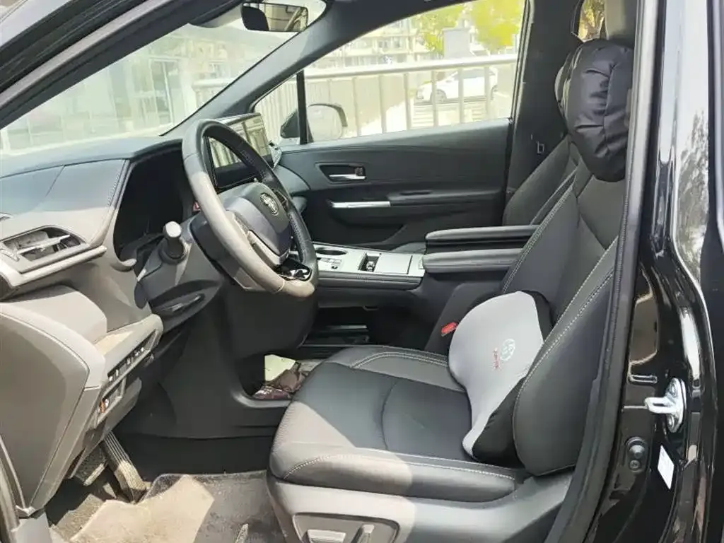Toyota Sienna 2025 из CN, фото 5