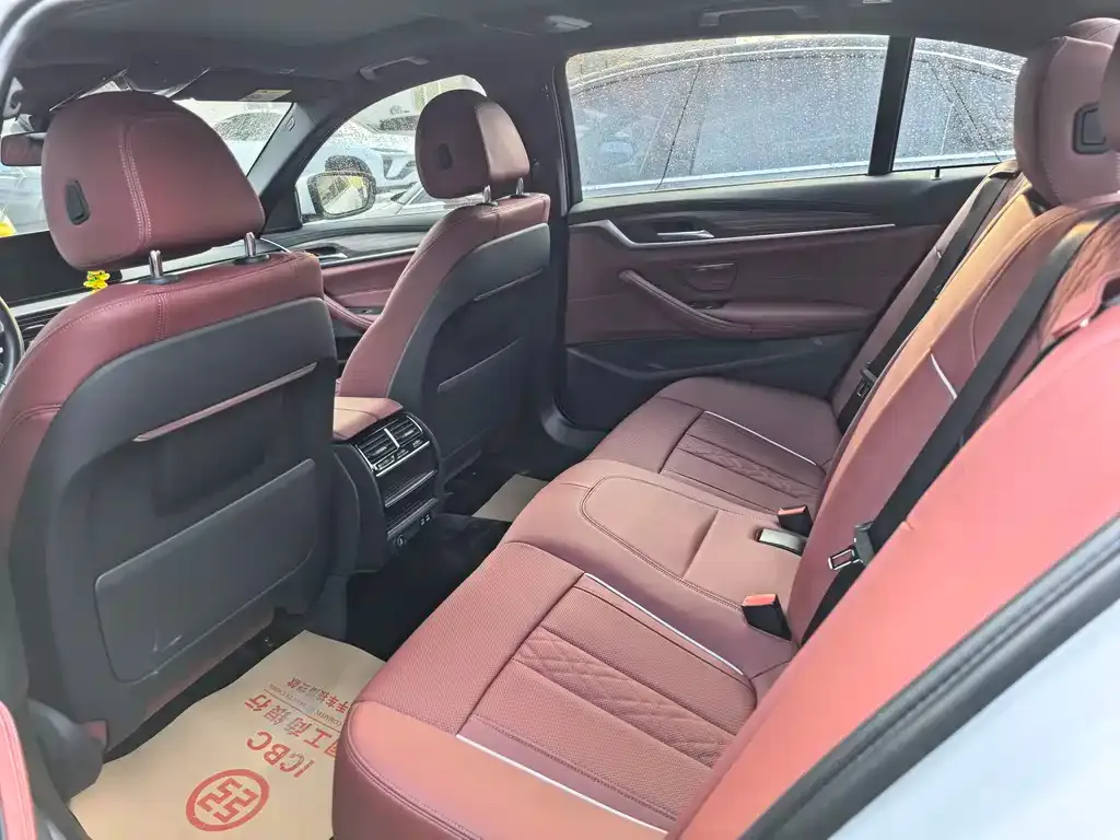 BMW 5 Series — фото 10