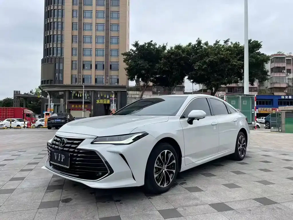 Toyota Avalon — фото 1