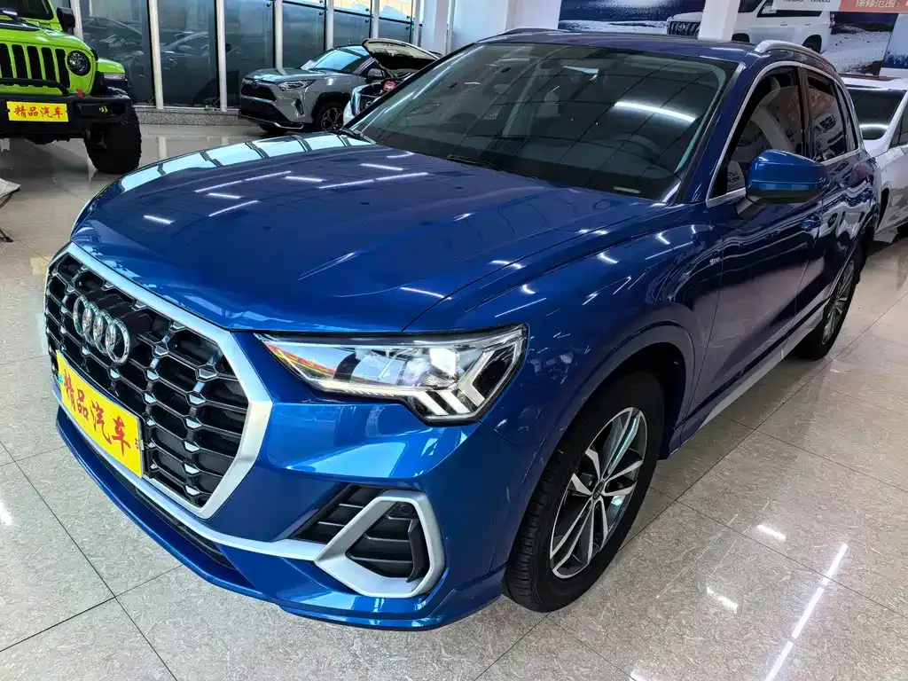 Audi Q3 — фото 1
