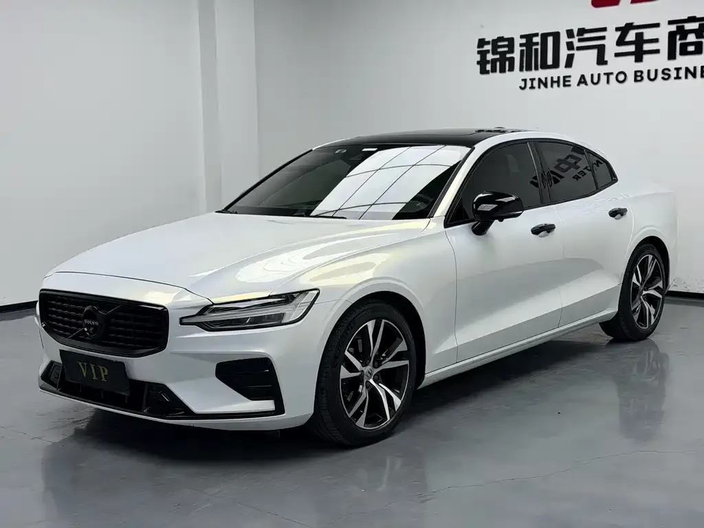 Volvo S60 — фото 1