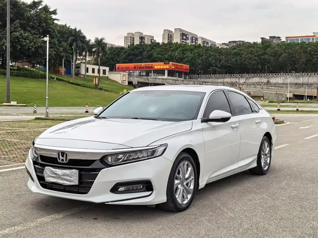 Honda Accord — фото 1
