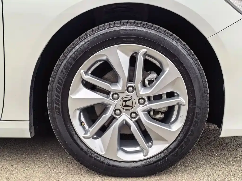 Honda Accord — фото 10