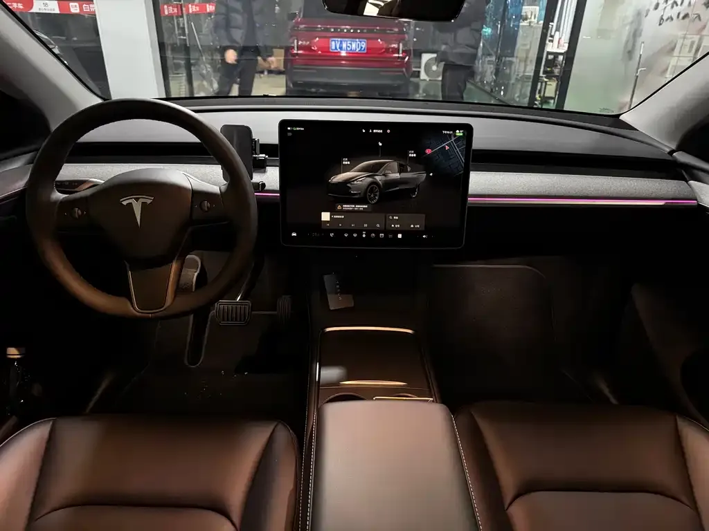 Tesla Model Y — фото 9