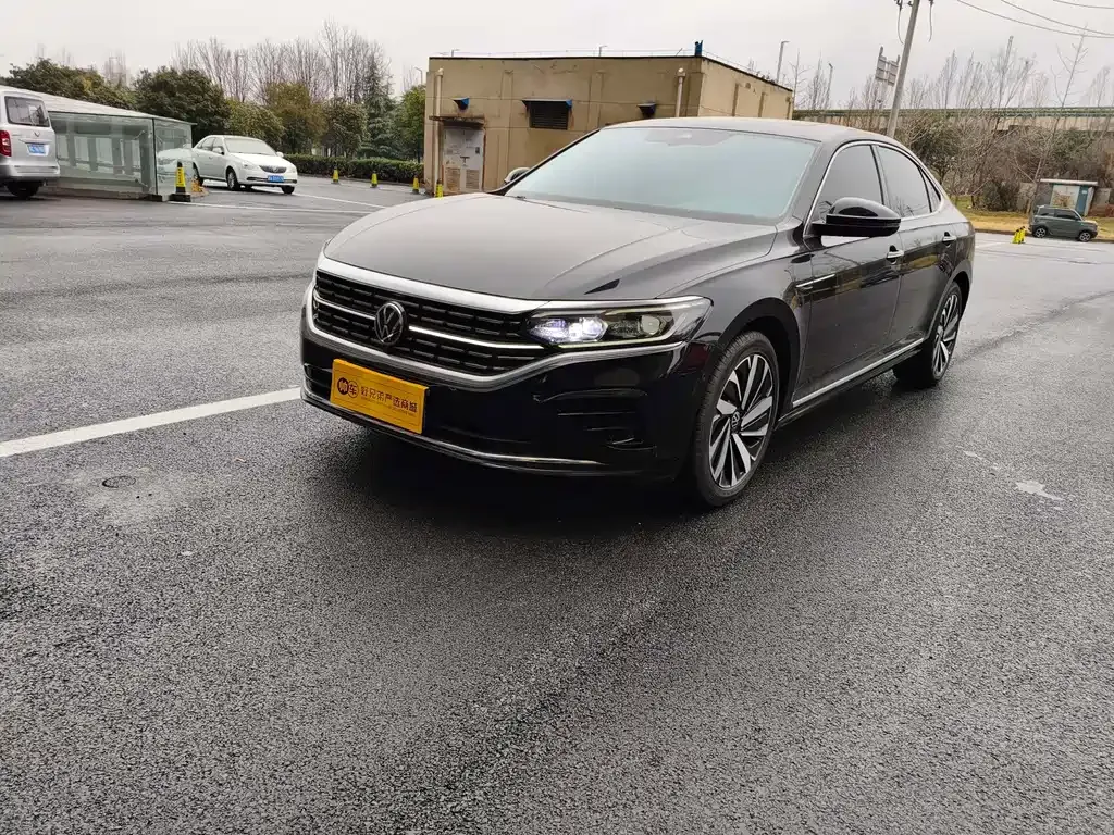 Volkswagen Passat — фото 1