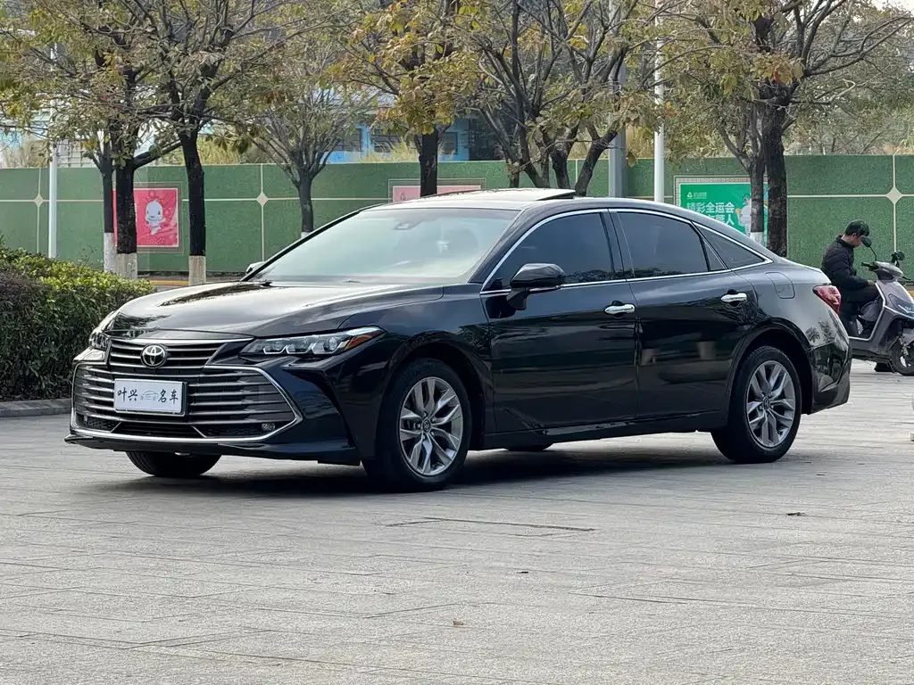 Toyota Avalon — фото 1
