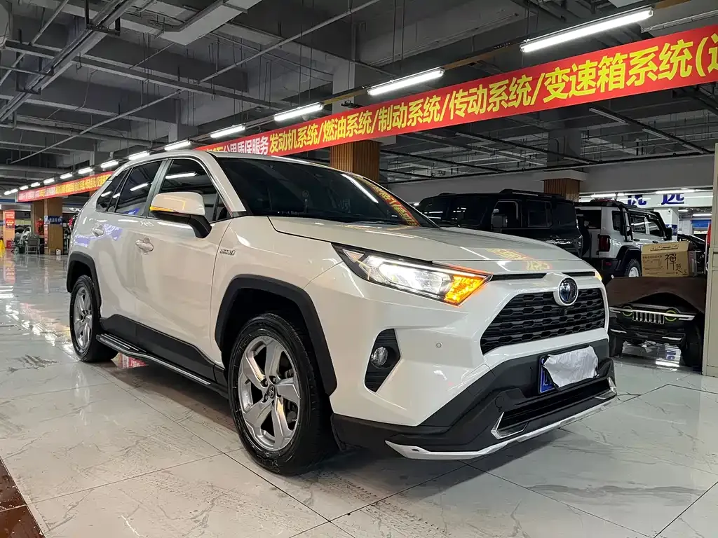 Toyota RAV4 — фото 5