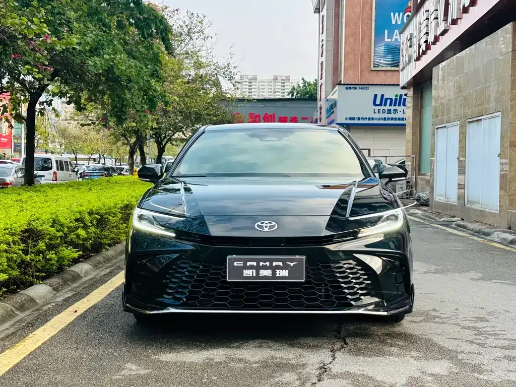Toyota Camry — фото 8