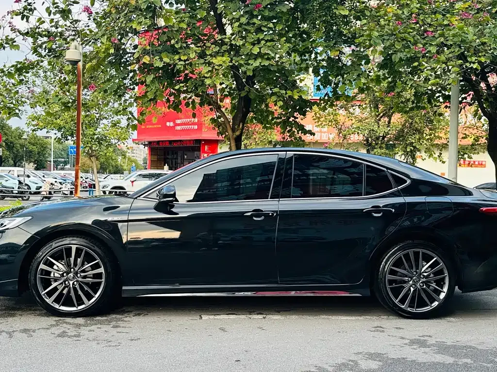 Toyota Camry — фото 3