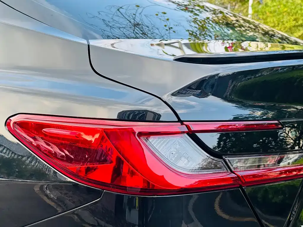 Toyota Camry — фото 5