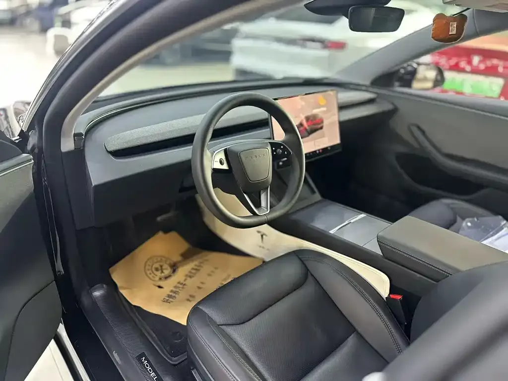 Tesla Model 3 — фото 5