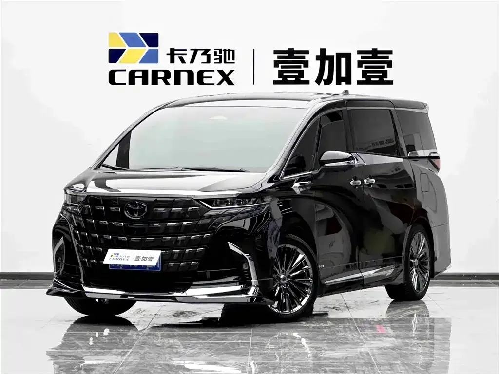 Toyota Alphard — фото 1