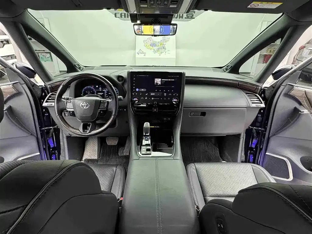 Toyota Alphard — фото 5
