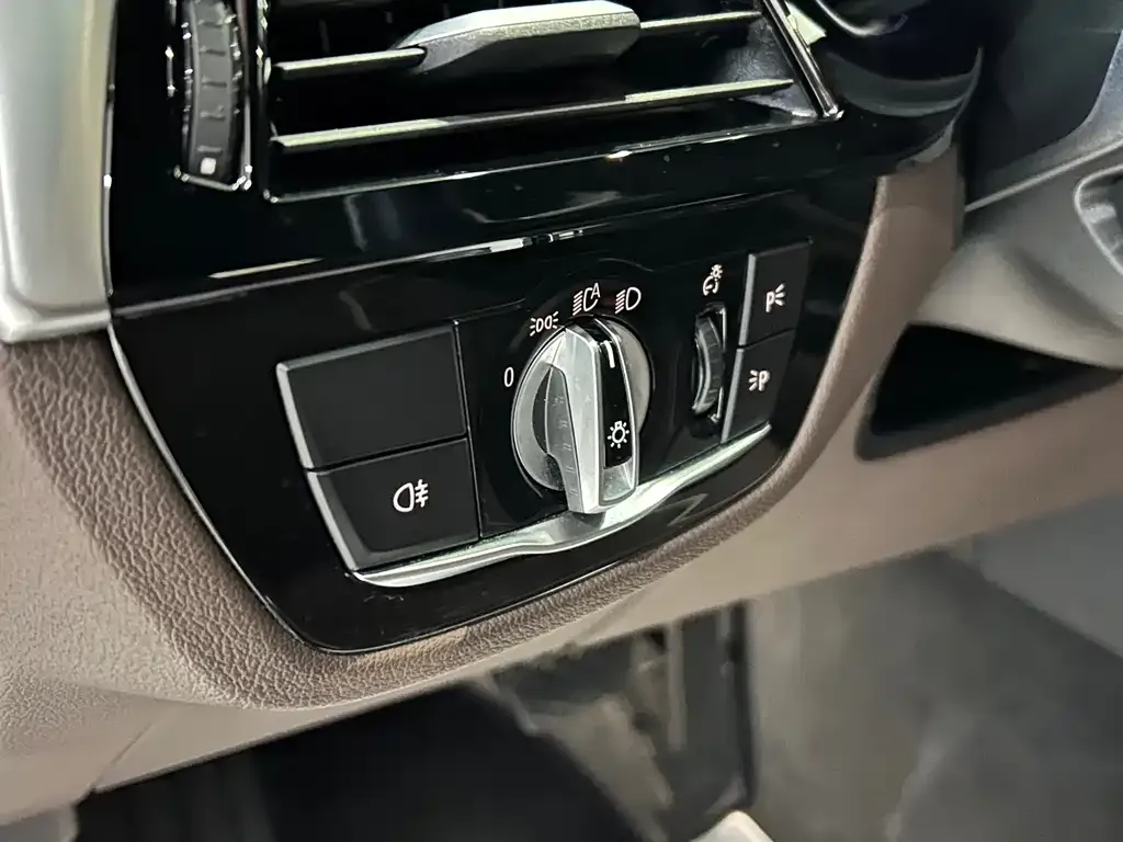 BMW 5 Series 2024 из CN, фото 3