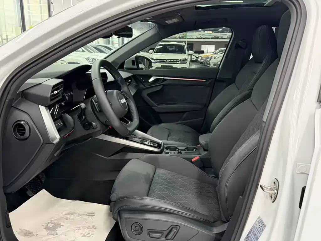 Audi A3 2023 из CN, фото 7
