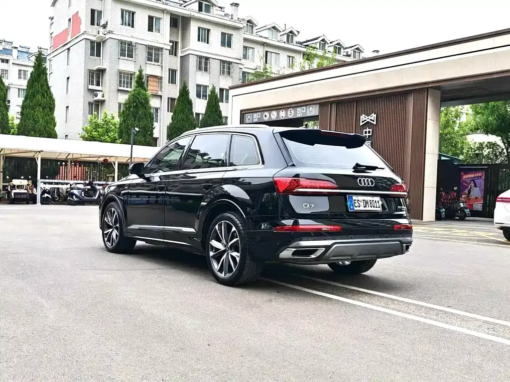 Audi Q7 — фото 7