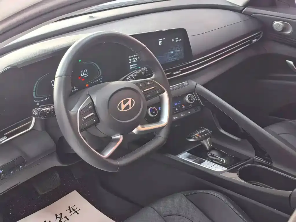 Hyundai Elantra — фото 4