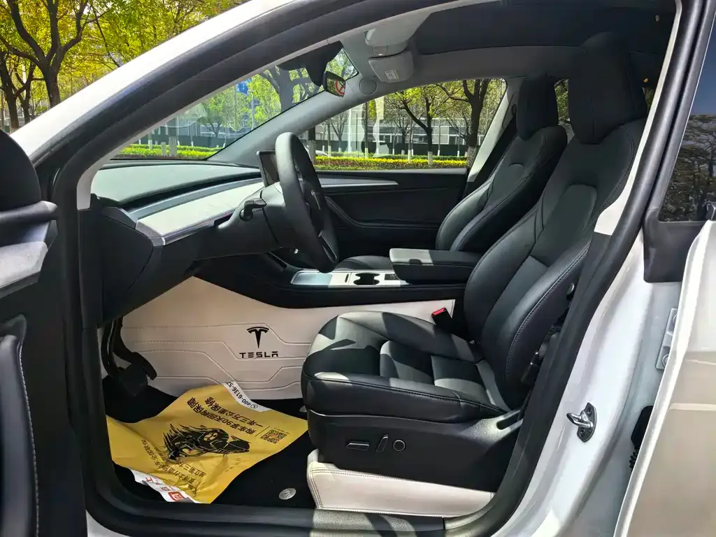 Tesla Model Y — фото 4