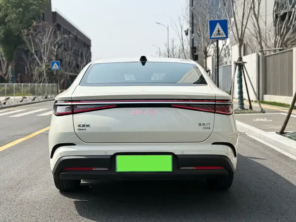 BYD Seal 07 DM-i — фото 2