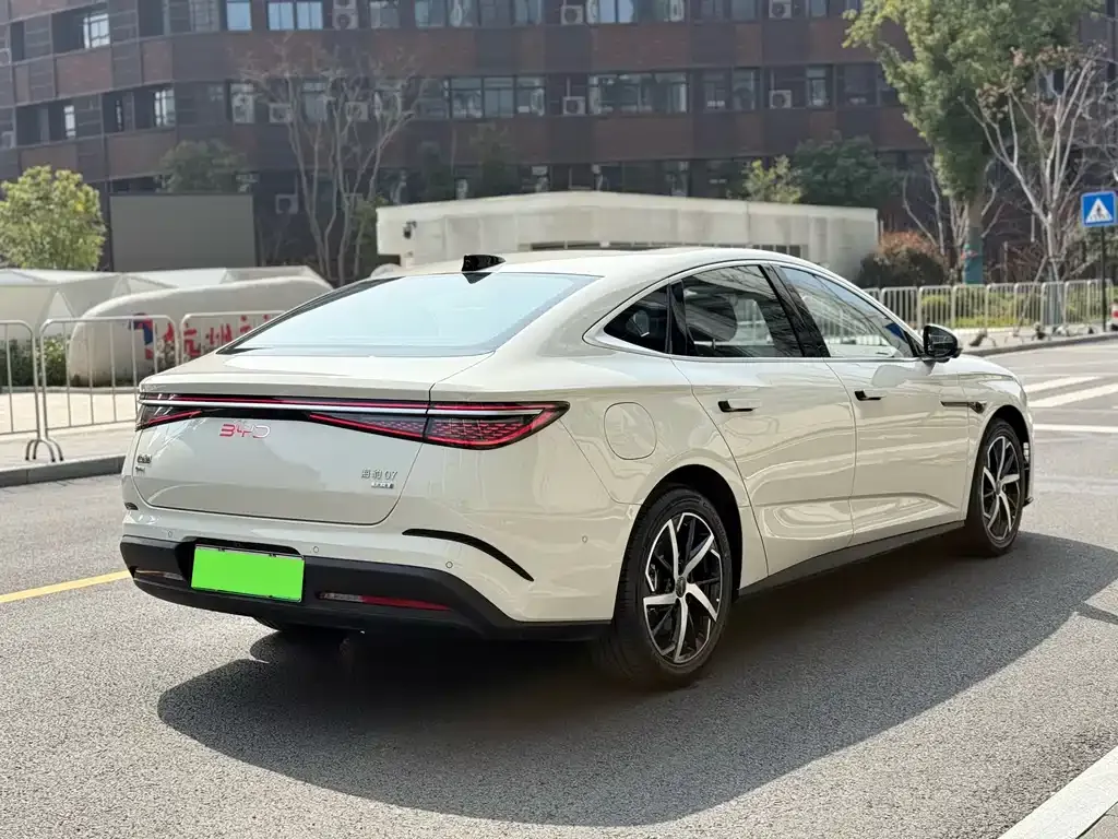 BYD Seal 07 DM-i — фото 9