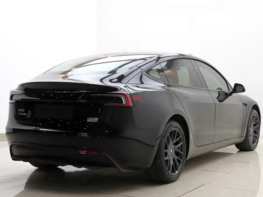 Tesla Model 3 — фото 10