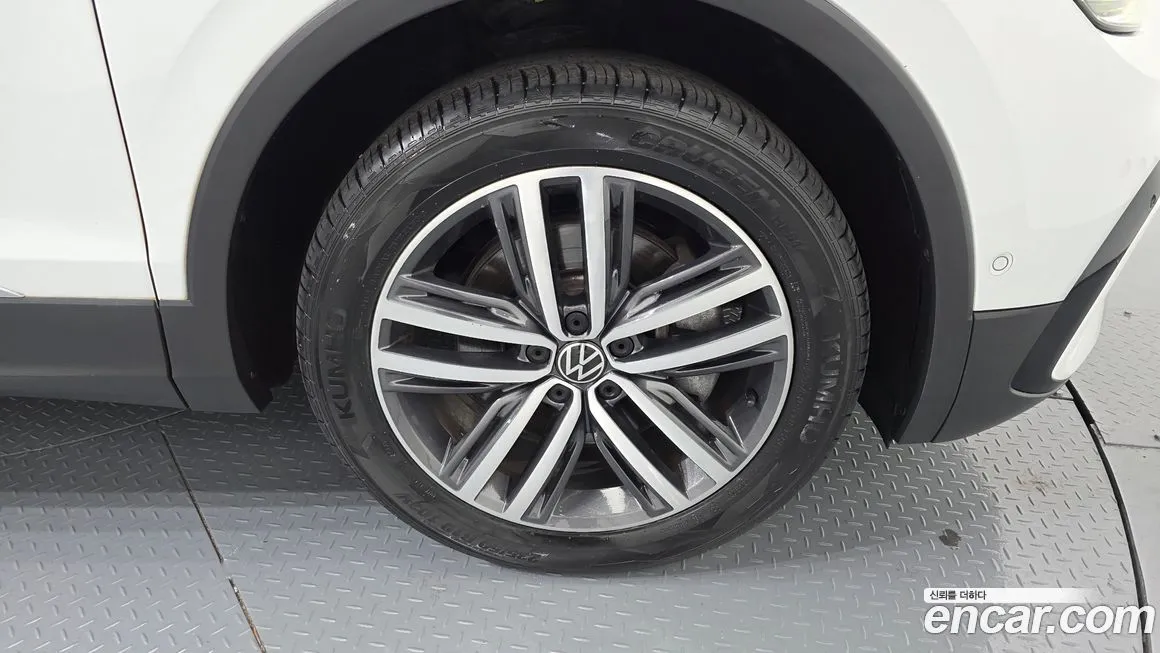 Volkswagen Tiguan 2023 из KR, фото 10