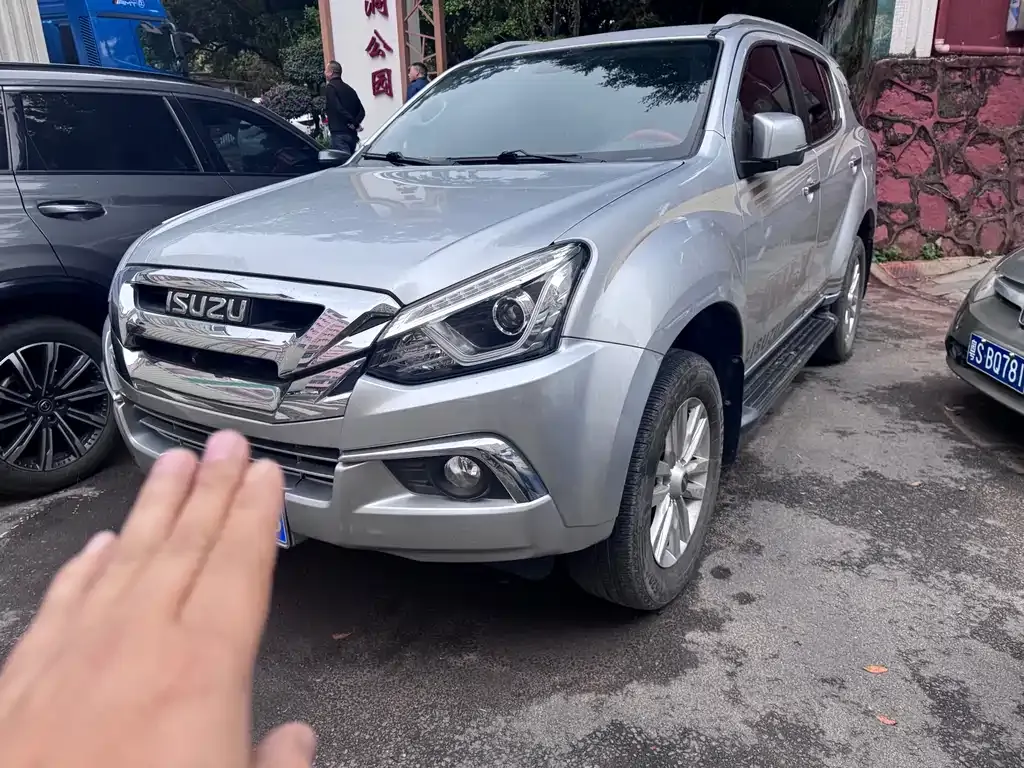 Isuzu MU-X 2021 из CN, фото 1