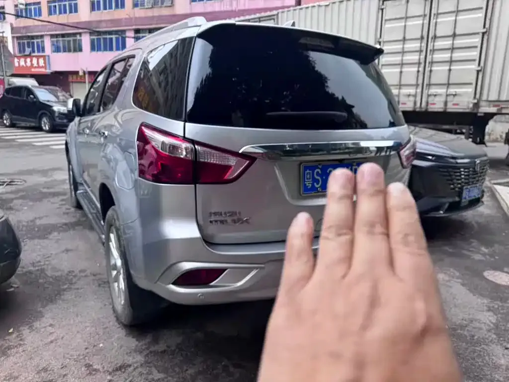 Isuzu MU-X 2021 из CN, фото 6