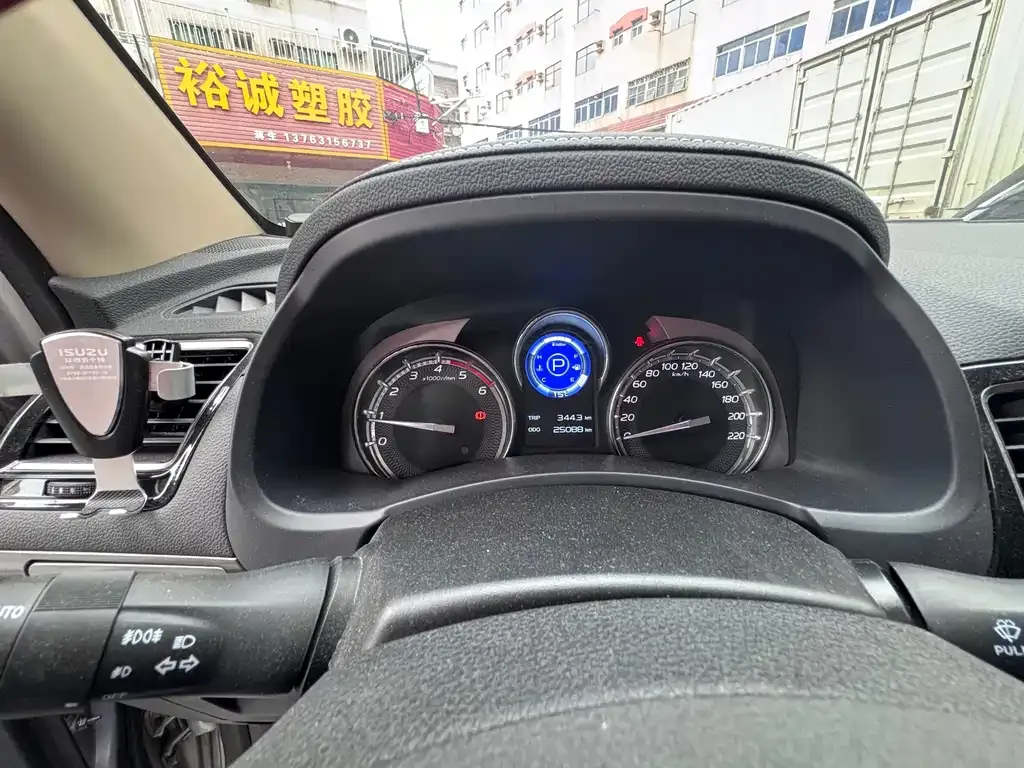 Isuzu MU-X 2021 из CN, фото 7