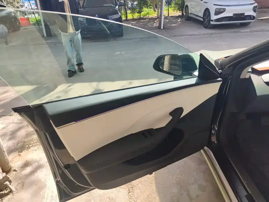 Tesla Model 3 — фото 3