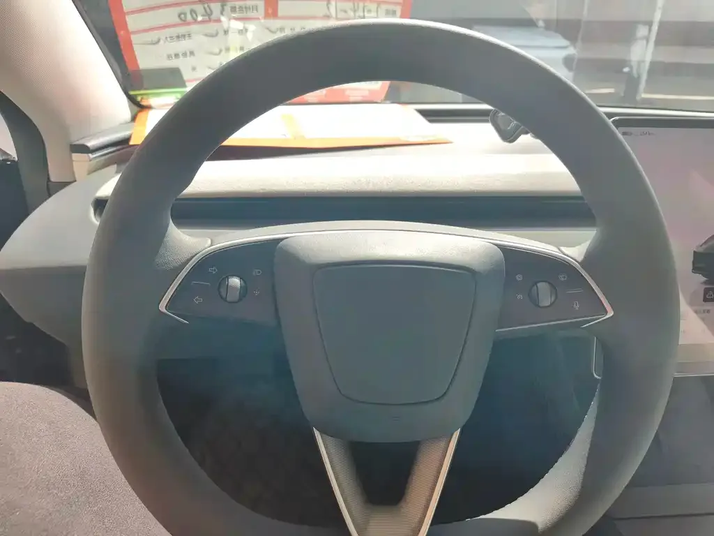 Tesla Model 3 — фото 4