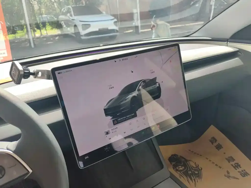 Tesla Model 3 — фото 10