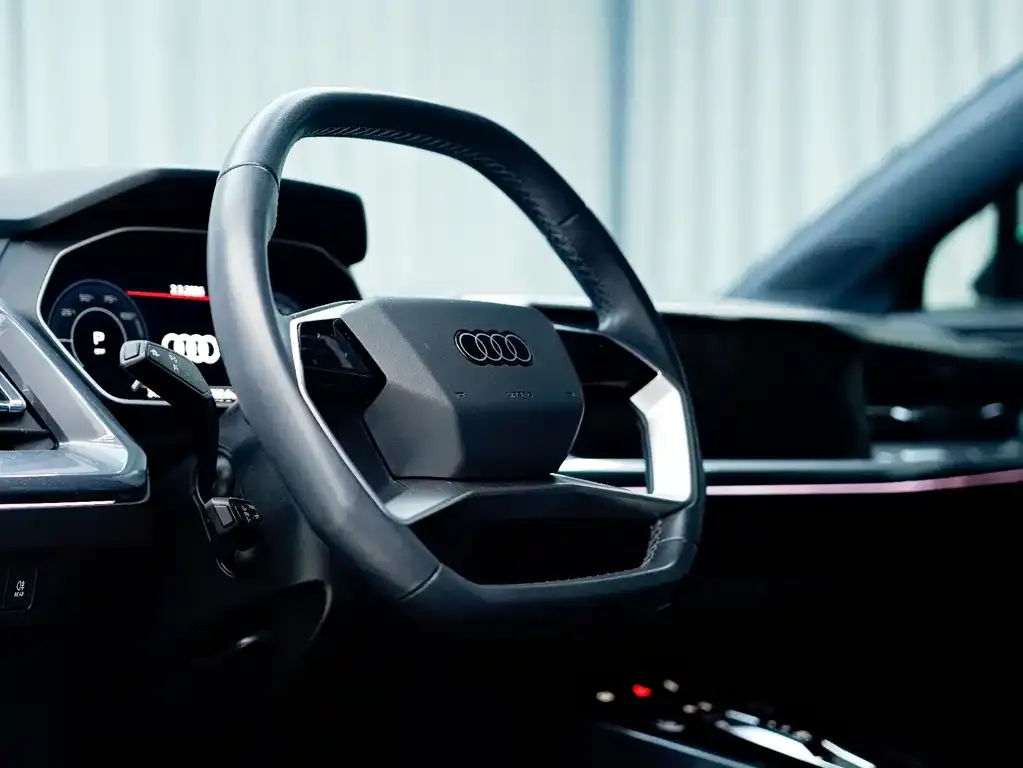 Audi Q4 e-tron — фото 6