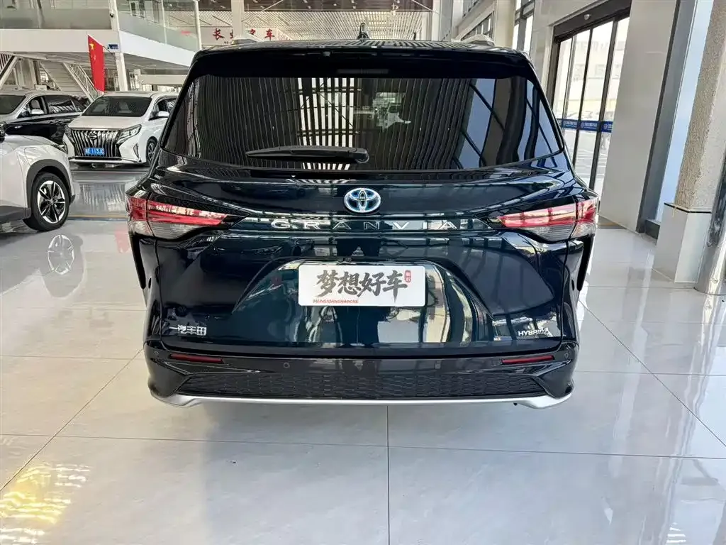 Toyota Granvia — фото 8