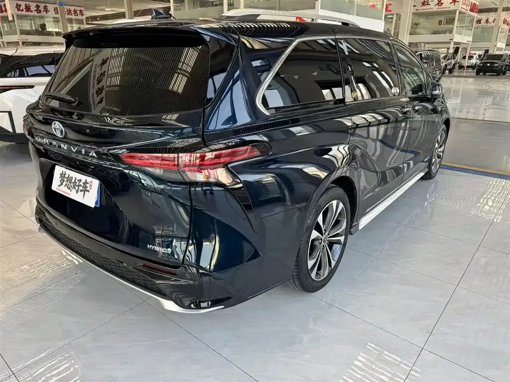 Toyota Granvia — фото 9