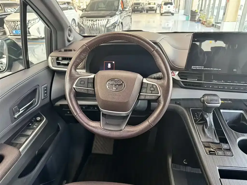 Toyota Granvia — фото 5