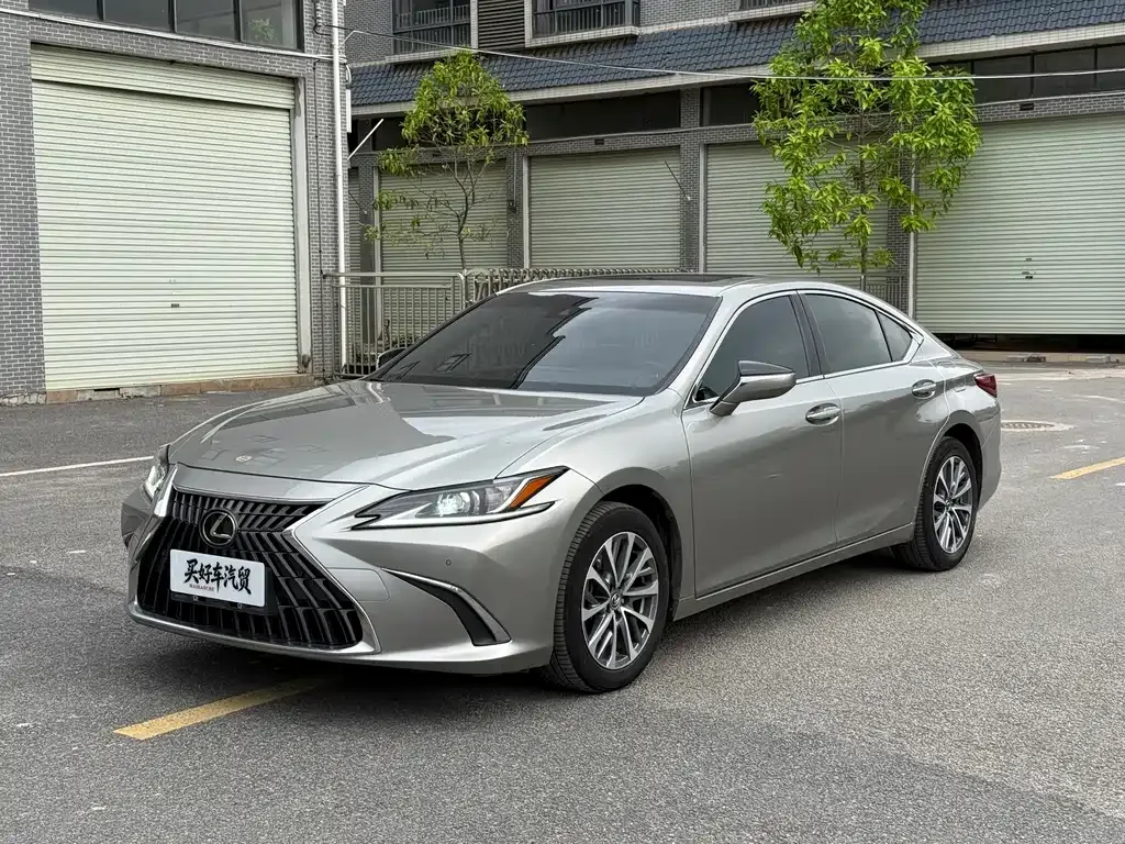 Lexus ES — фото 1