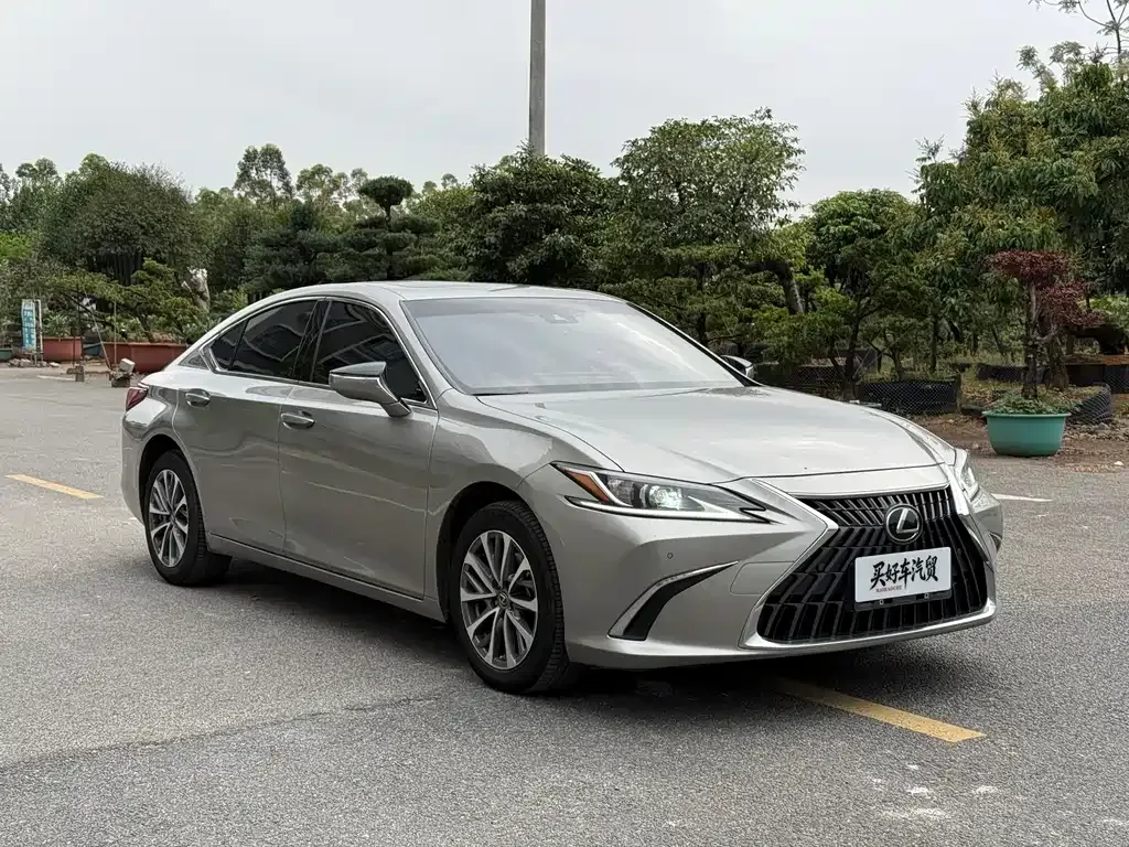 Lexus ES — фото 10