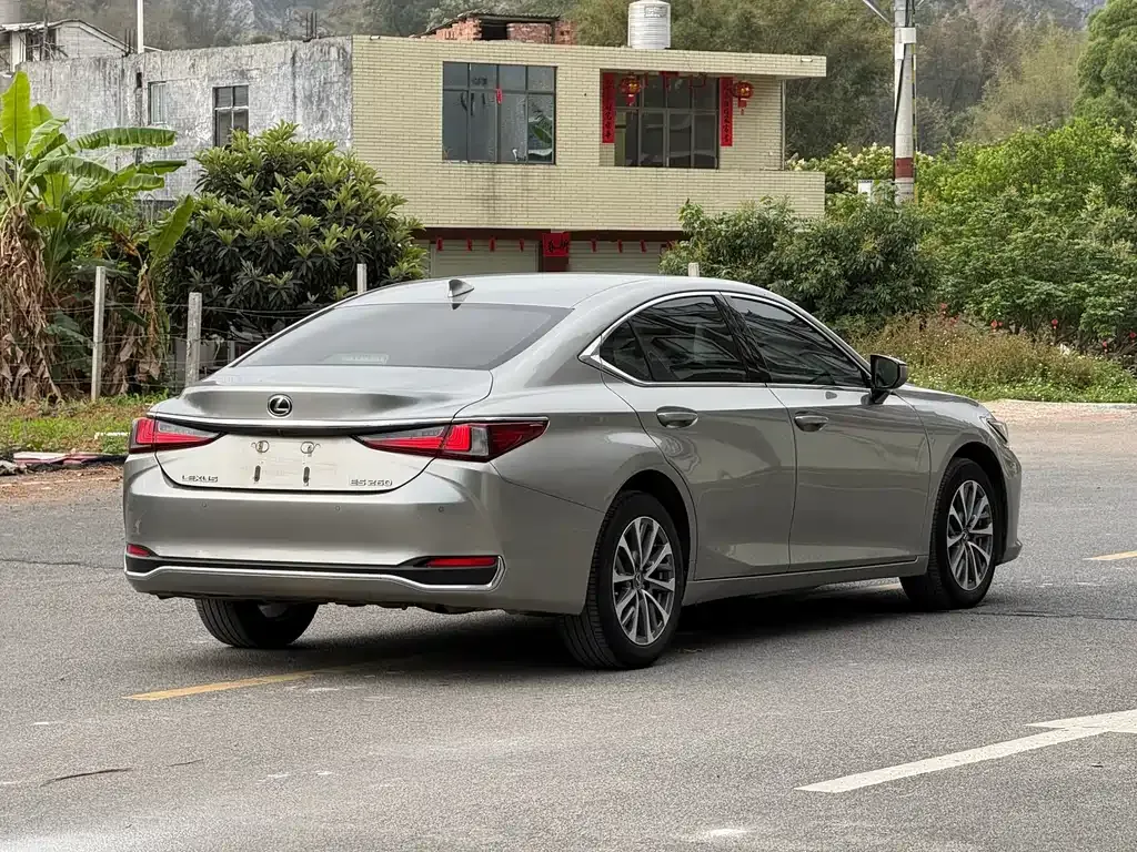 Lexus ES — фото 9