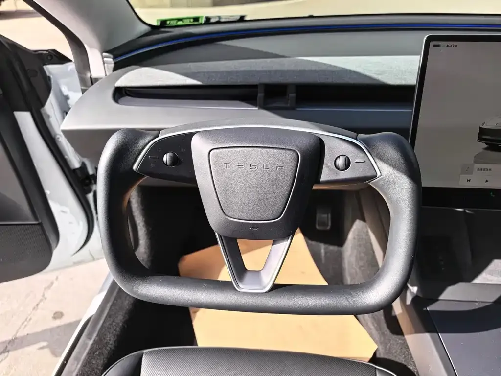 Tesla Model 3 — фото 5