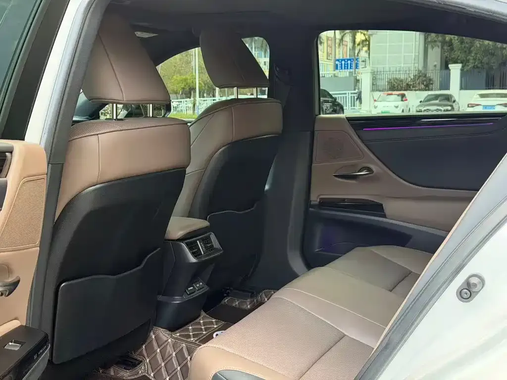 Lexus ES 2023 из CN, фото 2