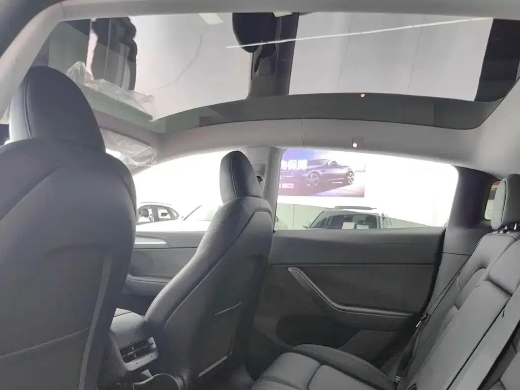 Tesla Model Y 2024 из CN, фото 2