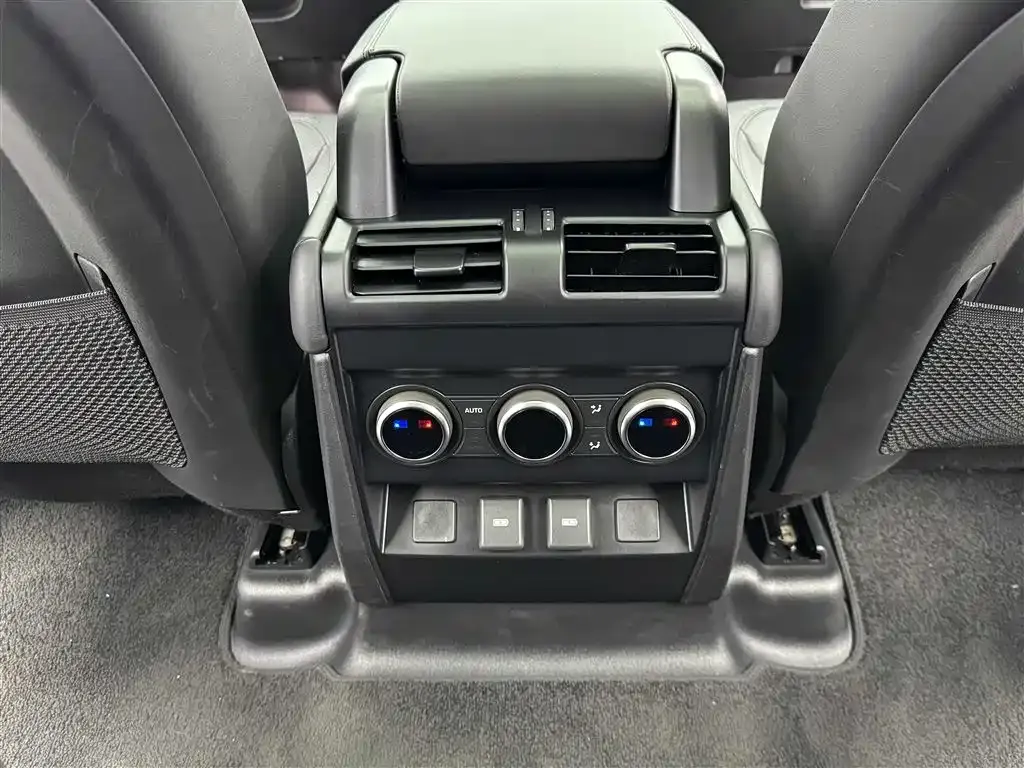 Land Rover Defender — фото 10