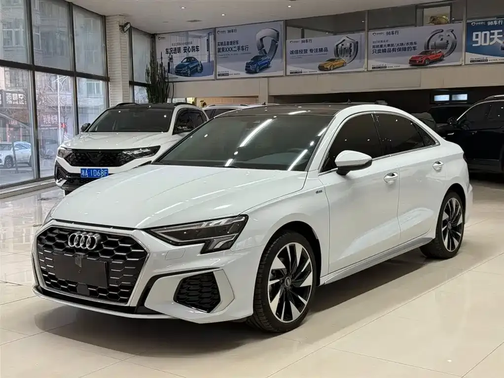 Audi A3 2023 из CN, фото 1