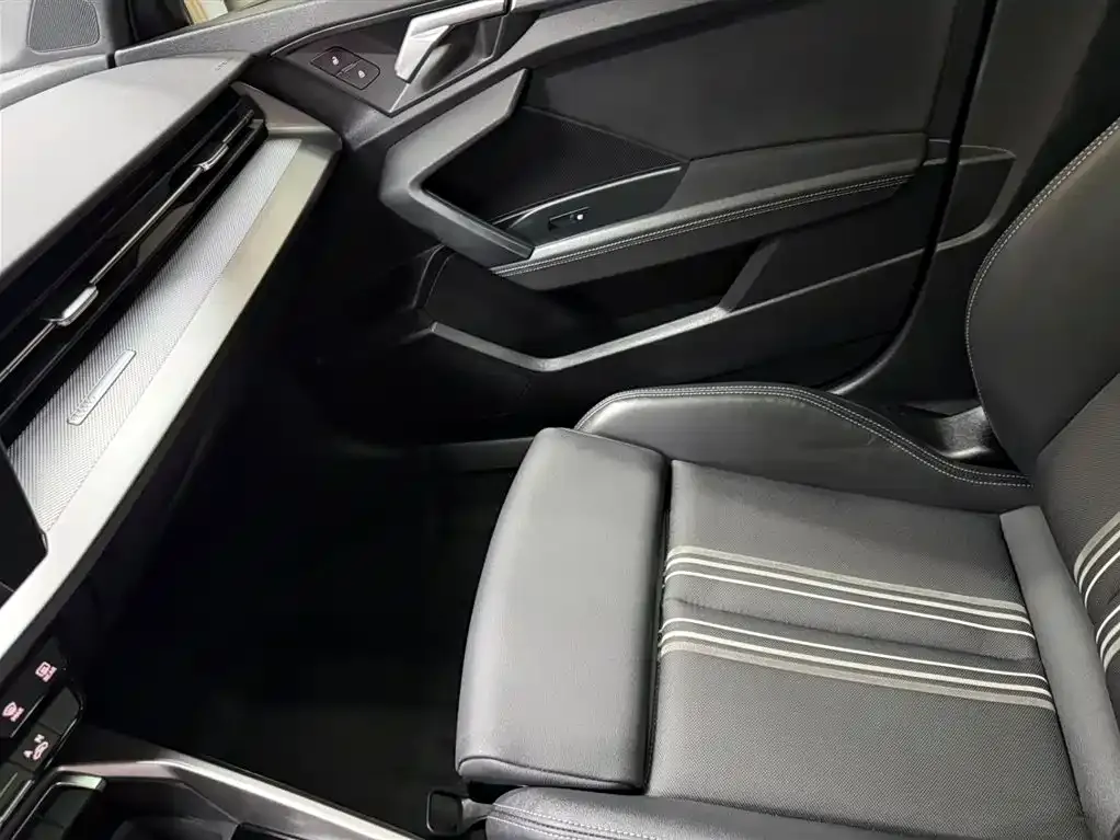 Audi A3 2023 из CN, фото 8