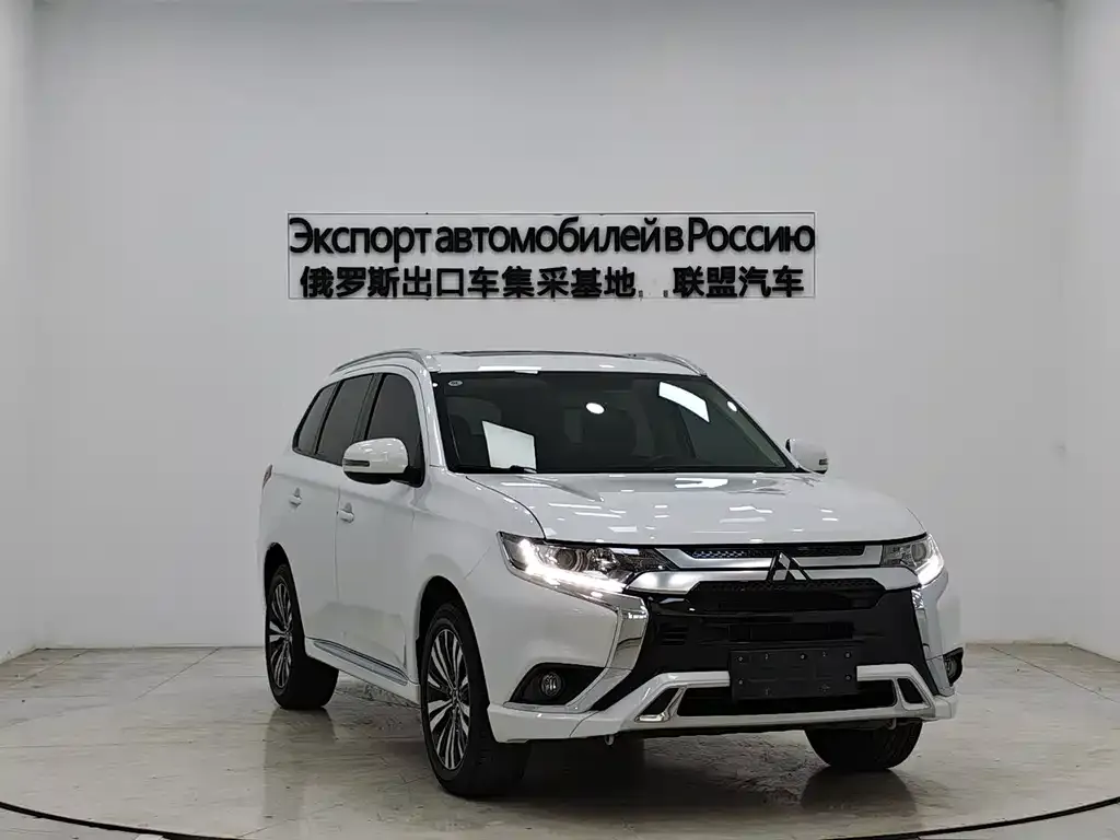 Mitsubishi Outlander — фото 5