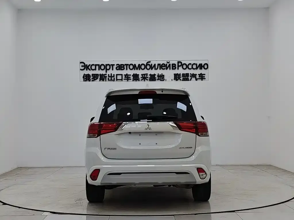 Mitsubishi Outlander — фото 2